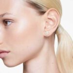Meteora stud earrings White, 18K gold finish - Image 2