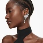 The Vienna Collection ear cuffs Feather, White, Ruthenium plated - Image 2