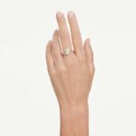 Una Angelic ring, Cushion cut, White, 18K gold finish - Image 2